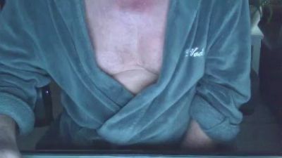 HappyToShowOff webcam model stream image