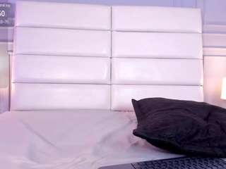 zoequinn webcam model stream image