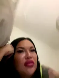 _MelinaCurves_ webcam model stream image