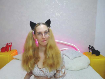 LizzieBrait webcam model stream image