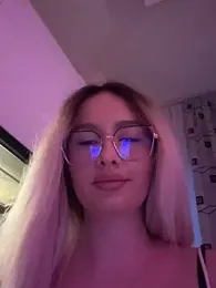 mollyxxx webcam model stream image