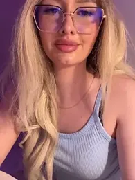 mollyxxx webcam model stream image