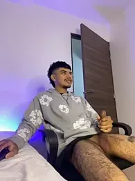AxcellFox webcam stripchat model stream image