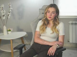 Maude Soqui webcam model stream image