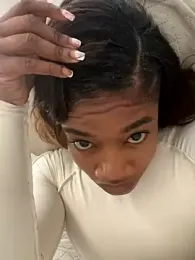 _yisela_ webcam stripchat model stream image