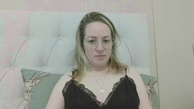 MillyKitch88 webcam cam4 model stream image