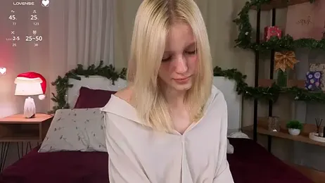 EdlaHewell webcam model stream image