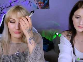 sadly-per webcam model stream image