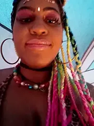 AmazonianMistress webcam model stream image