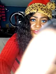 AmazonianMistress webcam model stream image