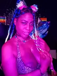 AmazonianMistress webcam model stream image