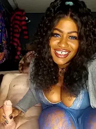 AmazonianMistress webcam model stream image