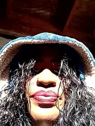 AmazonianMistress webcam model stream image