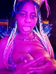 AmazonianMistress webcam model stream image