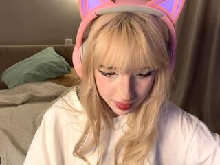 Ora Hewson webcam model stream image