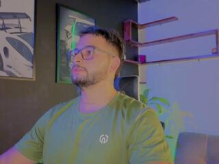 Andreww Brownn webcam model stream image