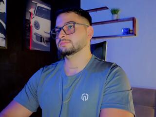 Andreww Brownn webcam model stream image