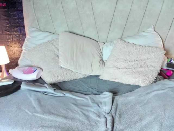 IAM-QUEEN webcam model stream image