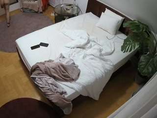 voyeurcam-julmodels-whitebed-5 webcam model stream image
