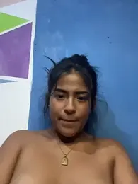 LeahBar webcam model stream image