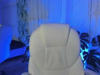 cute-hollywood webcam model stream image