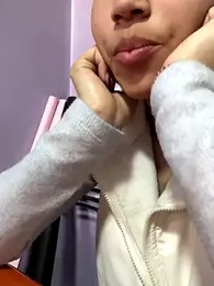avans_15 webcam model stream image
