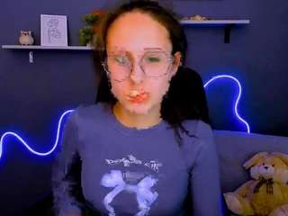 mona-cloud webcam model stream image