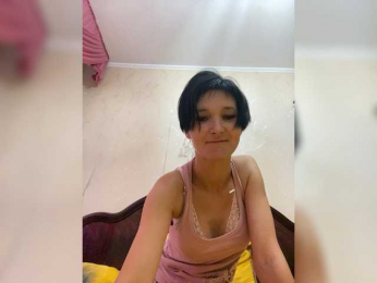 KarinsaCherry webcam model stream image