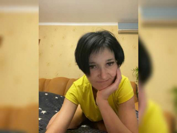 KarinsaCherry webcam model stream image