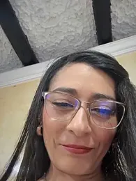 _Bella-Office1 webcam model stream image