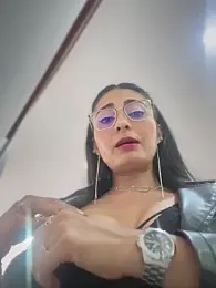 _Bella-Office1 webcam model stream image