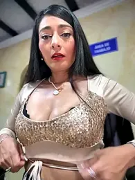 _Bella-Office1 webcam model stream image