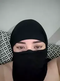 _Douna_-_ webcam stripchat model stream image