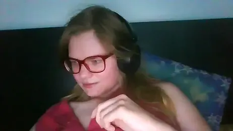 Moonolighta webcam stripchat model stream image