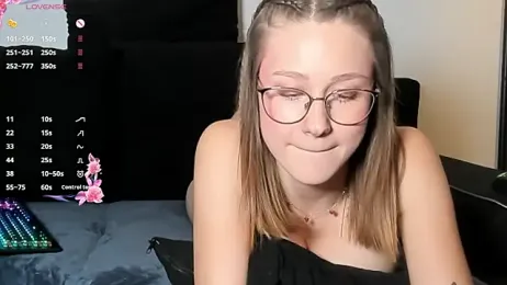 laurasommer webcam stripchat model stream image