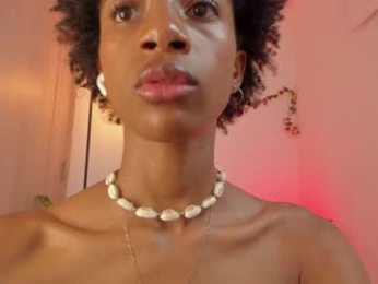 connie_west0 webcam model stream image