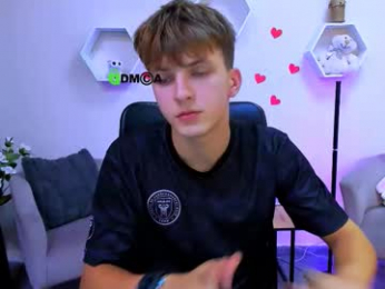travis_wolf_ webcam model stream image