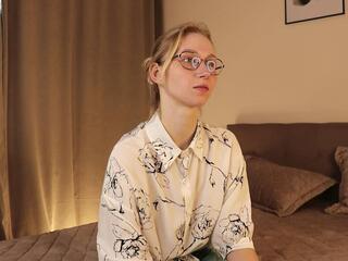 Larraine Aparicio webcam model stream image
