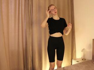 Larraine Aparicio webcam flirt4free model stream image