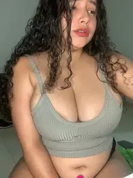 CurlyGirl_1 webcam model stream image
