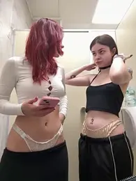 Cum_girlss webcam model stream image