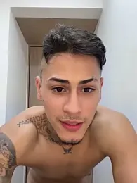 AxelVilla_ webcam model stream image