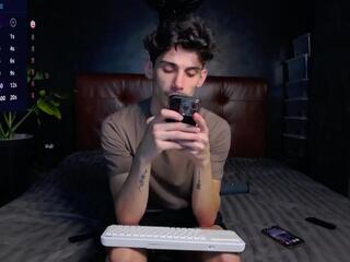 Leon Lovett webcam model stream image