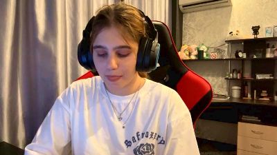 AguedaHoltz webcam model stream image