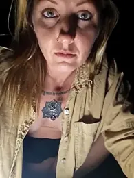 SheIsSomething webcam model stream image