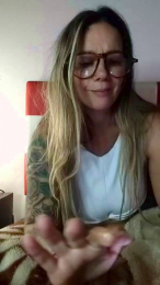 TheQueenMilf webcam model stream image