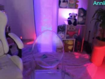 annie_snow_ webcam model stream image