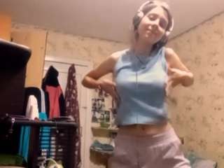 evelineemard webcam model stream image
