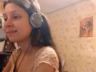 evelineemard webcam model stream image