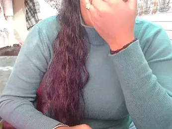 LovingPihu webcam model stream image